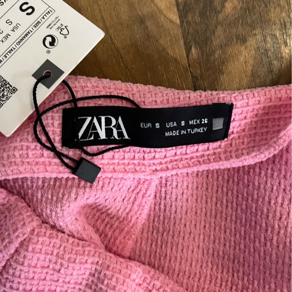 Zara bright pink textured mini skirt / skort gold details, NWT Size Small - Picture 3 of 10